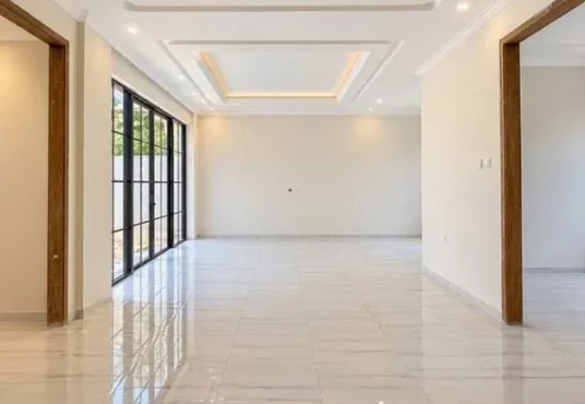 Rumah Mewah Desain Tropis Modern di Jl. Damai Jakal km 8