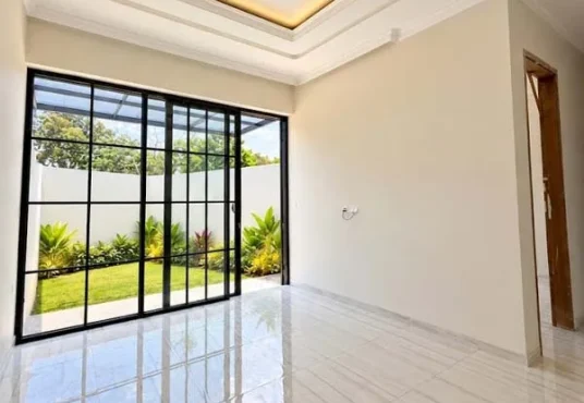 Rumah Mewah Desain Tropis Modern di Jl. Damai Jakal km 8