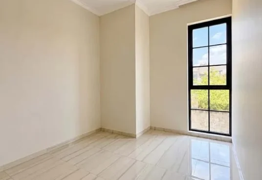 Rumah Mewah Desain Tropis Modern di Jl. Damai Jakal km 8