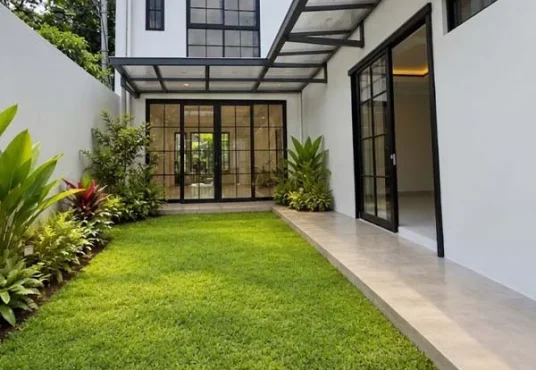 Rumah Mewah Desain Tropis Modern di Jl. Damai Jakal km 8