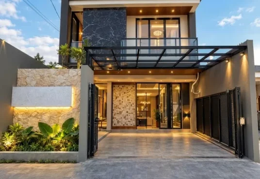 Rumah 2 Lantai Modern Kontemporer Kolam Renang di Kadirojo Purwomartani