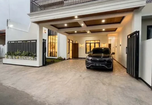 Rumah Baru 2 Lantai Modern dengan Rooftop Luas di Maguwoharjo