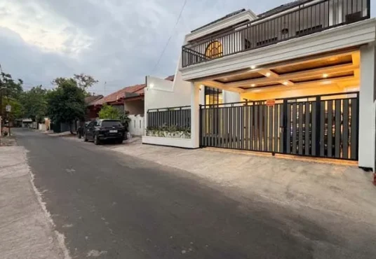 Rumah Baru 2 Lantai Modern dengan Rooftop Luas di Maguwoharjo