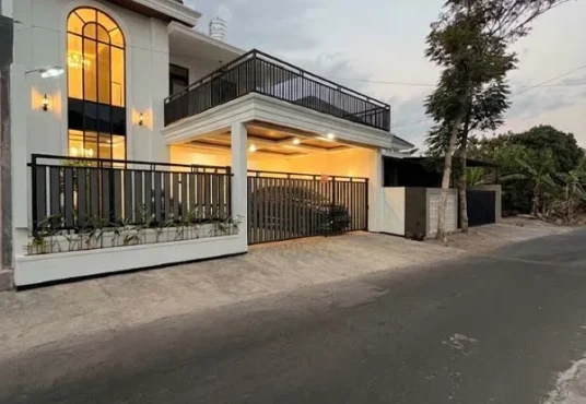 Rumah Baru 2 Lantai Modern dengan Rooftop Luas di Maguwoharjo