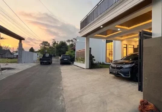 Rumah Baru 2 Lantai Modern dengan Rooftop Luas di Maguwoharjo