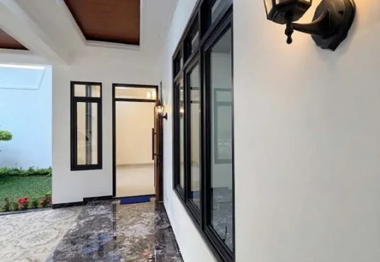 Rumah Baru 2 Lantai Modern dengan Rooftop Luas di Maguwoharjo