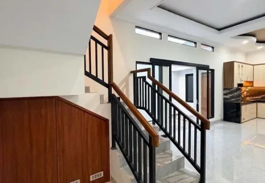 Rumah Baru 2 Lantai Modern dengan Rooftop Luas di Maguwoharjo