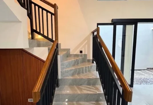 Rumah Baru 2 Lantai Modern dengan Rooftop Luas di Maguwoharjo