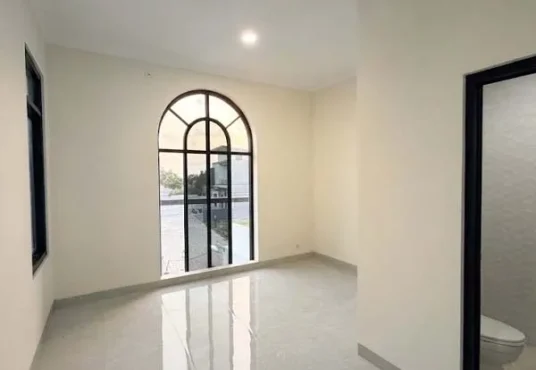 Rumah Baru 2 Lantai Modern dengan Rooftop Luas di Maguwoharjo