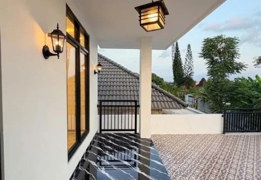 Rumah Baru 2 Lantai Modern dengan Rooftop Luas di Maguwoharjo