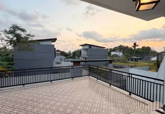 Rumah Baru 2 Lantai Modern dengan Rooftop Luas di Maguwoharjo