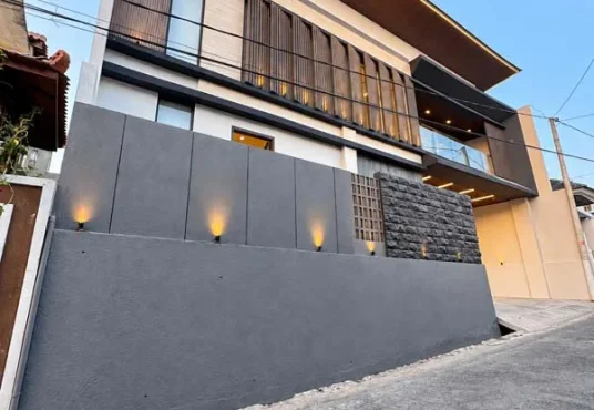 Rumah Mewah Furnished 2 Lantai dekat Pasar Stan Maguwoharjo