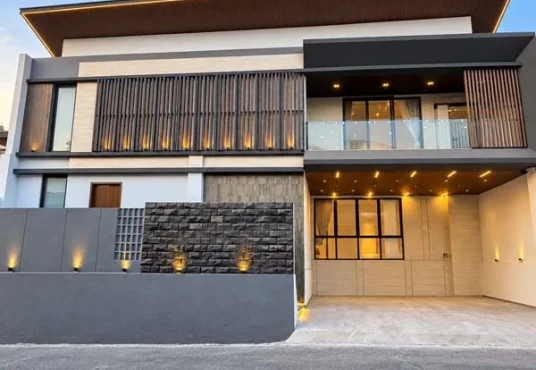 Rumah Mewah Furnished 2 Lantai dekat Pasar Stan Maguwoharjo
