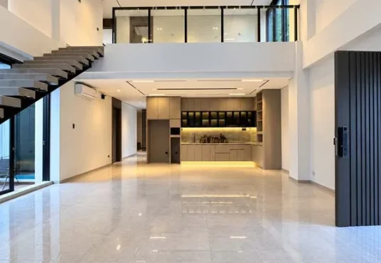 Rumah Mewah Furnished 2 Lantai dekat Pasar Stan Maguwoharjo