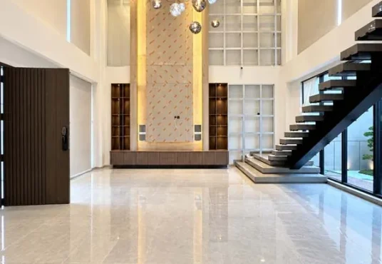 Rumah Mewah Furnished 2 Lantai dekat Pasar Stan Maguwoharjo