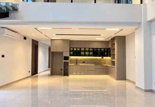Rumah Mewah Furnished 2 Lantai dekat Pasar Stan Maguwoharjo