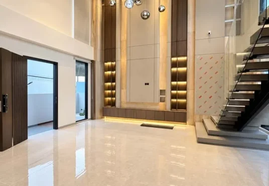 Rumah Mewah Furnished 2 Lantai dekat Pasar Stan Maguwoharjo