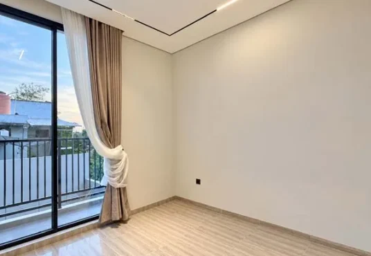 Rumah Mewah Furnished 2 Lantai dekat Pasar Stan Maguwoharjo