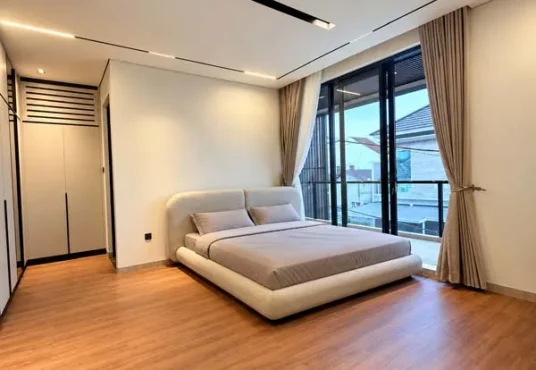 Rumah Mewah Furnished 2 Lantai dekat Pasar Stan Maguwoharjo