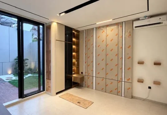 Rumah Mewah Furnished 2 Lantai dekat Pasar Stan Maguwoharjo