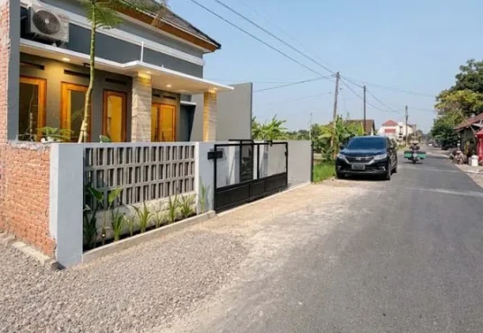 Rumah Fresh Siap Huni view sawah pinggir jalan aspal di Piyungan
