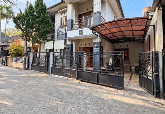 Murah Banget! Rumah Second 2 Lantai di Seturan Dekat UPN