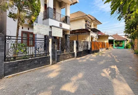 Murah Banget! Rumah Second 2 Lantai di Seturan Dekat UPN