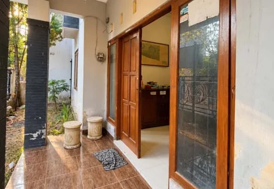 Murah Banget! Rumah Second 2 Lantai di Seturan Dekat UPN