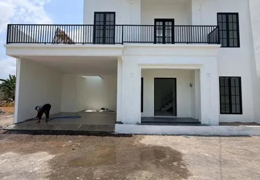 Rumah Mewah 2 Lantai American Classic di Sendangtirto Berbah Sleman