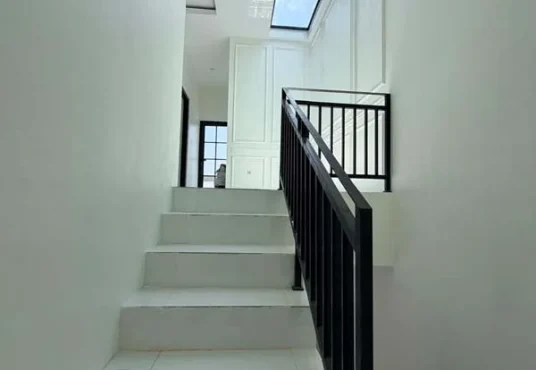 Rumah Mewah 2 Lantai American Classic di Sendangtirto Berbah Sleman