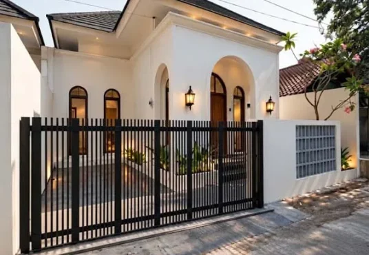 Rumah Cantik Model Klasik Modern di Utara SD Model Wedomartani