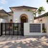 Rumah Cantik Model Klasik Modern di Utara SD Model Wedomartani