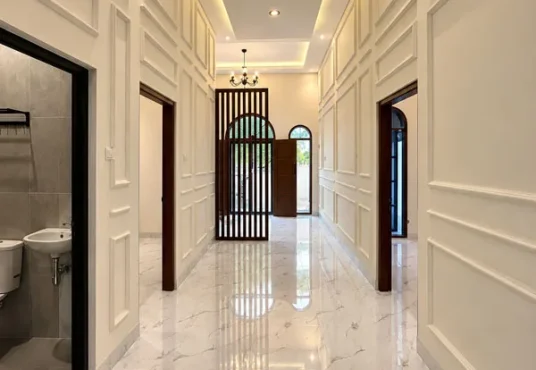Rumah Cantik Model Klasik Modern di Utara SD Model Wedomartani