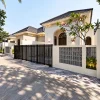 Rumah Cantik Model Klasik Modern di Utara SD Model Wedomartani