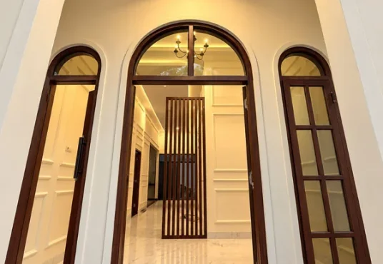 Rumah Cantik Model Klasik Modern di Utara SD Model Wedomartani