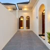 Rumah Cantik Model Klasik Modern di Utara SD Model Wedomartani