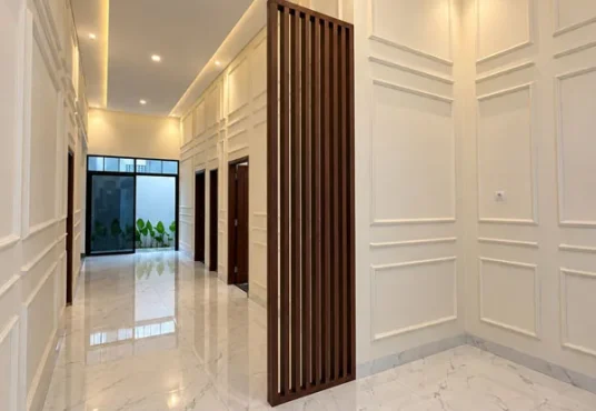 Rumah Cantik Model Klasik Modern di Utara SD Model Wedomartani