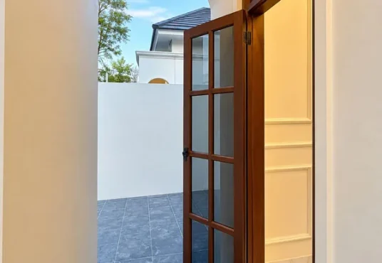 Rumah Cantik Model Klasik Modern di Utara SD Model Wedomartani